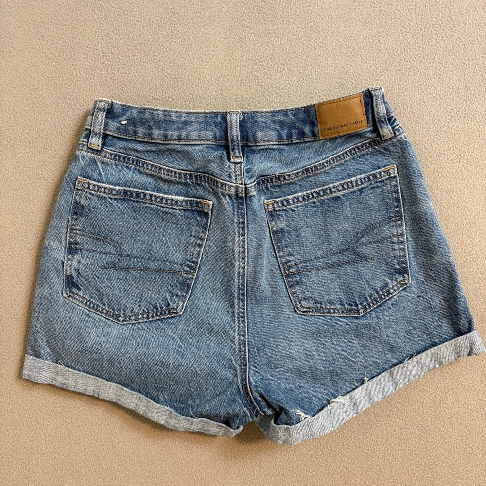 American Eagle Highest Rise Mom Shorts Womens 2 Blue Denim Cuffed Medium Wash - Picture 3 of 8